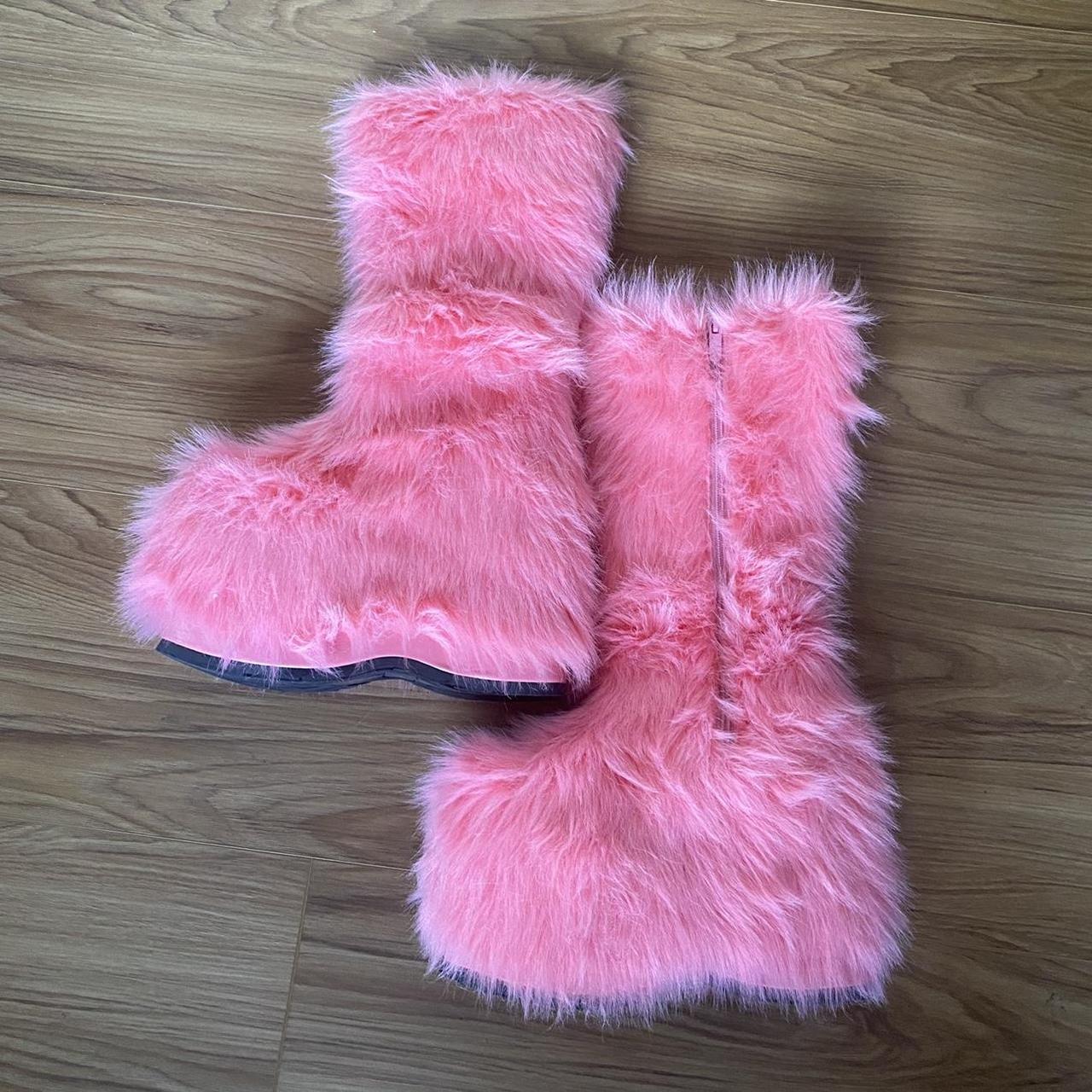 Faux fur pink platform boots size 8 - Depop