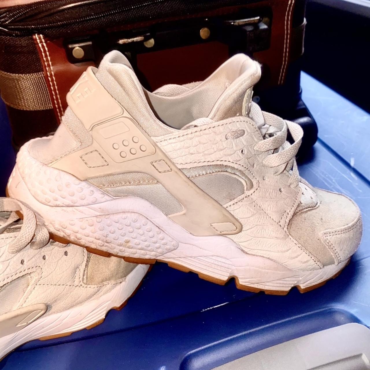 Huarache limited edition snake print nude wmns