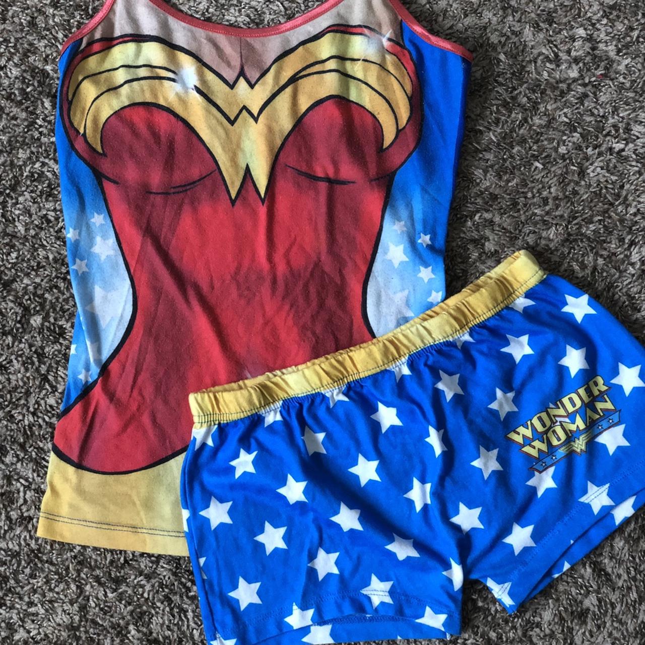 Wonder Woman Pajama Set🌟💫, Women’s Size Medium but...