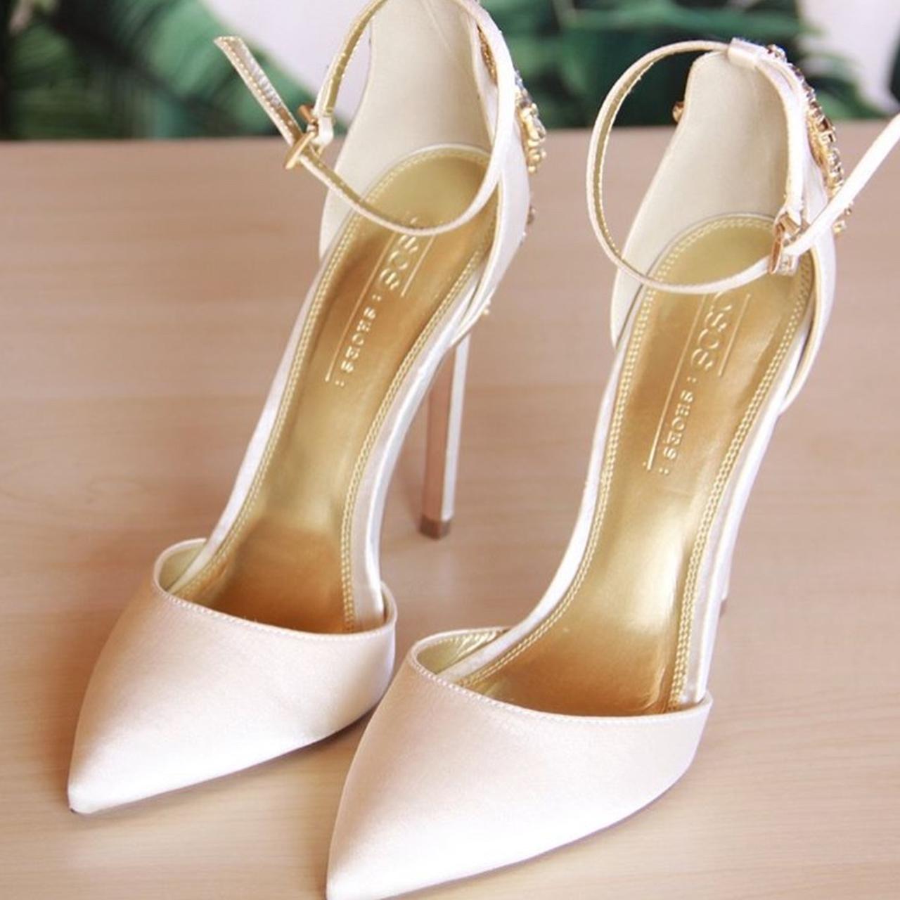 White selling wedding shoes: never worn