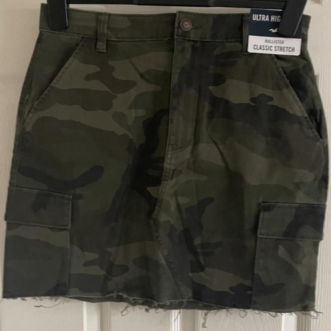 Hollister Co. Women's Green and Khaki Skirt Depop