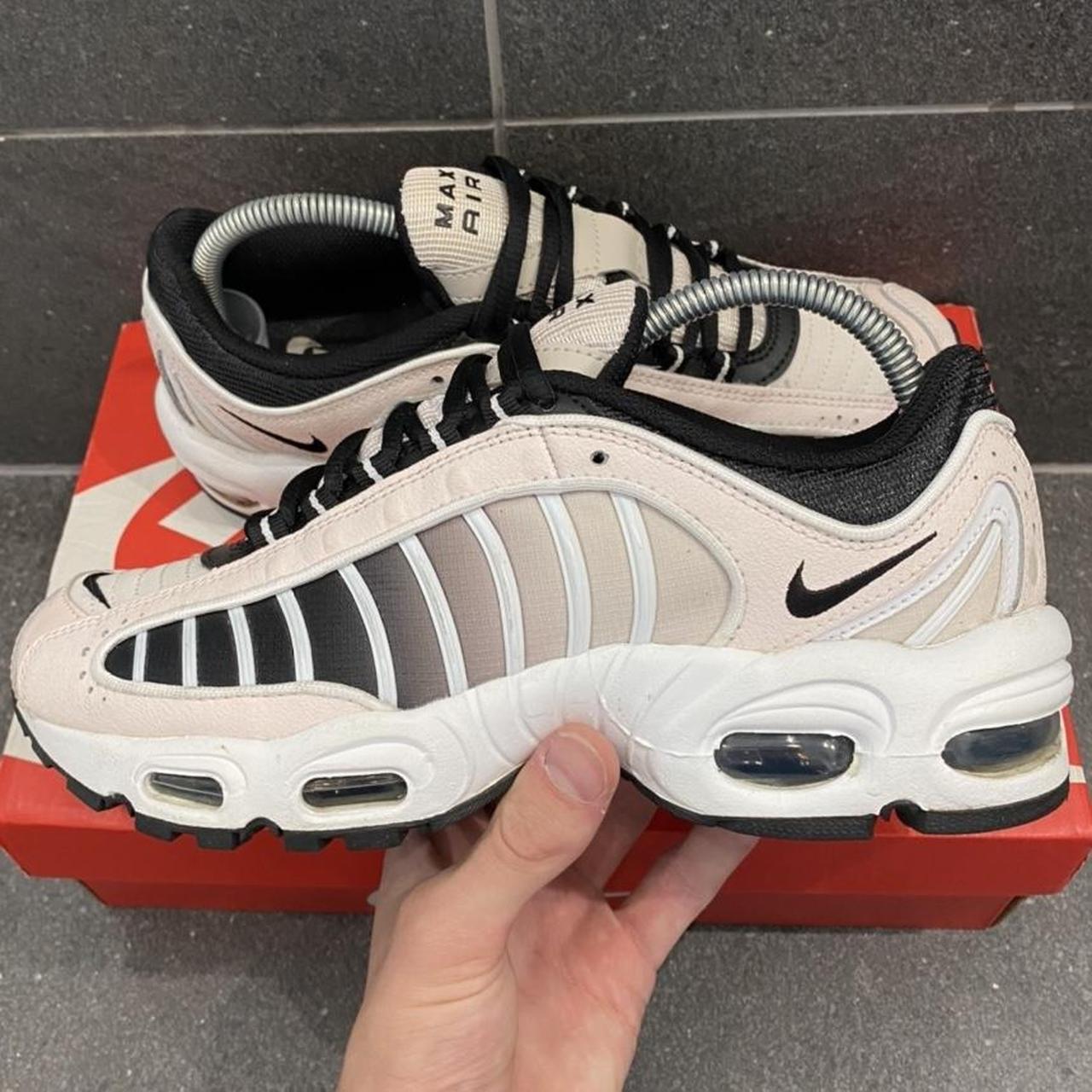 hype dc nike tailwind