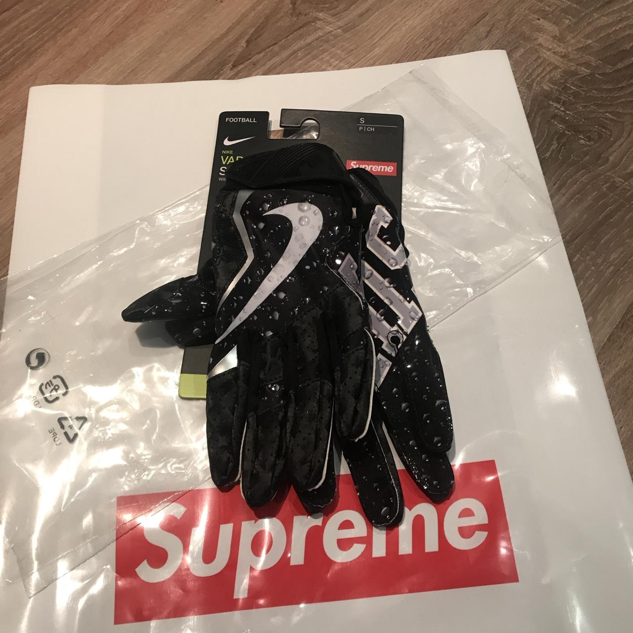 Supreme Nike vapor jet football gloves, size S Brand - Depop