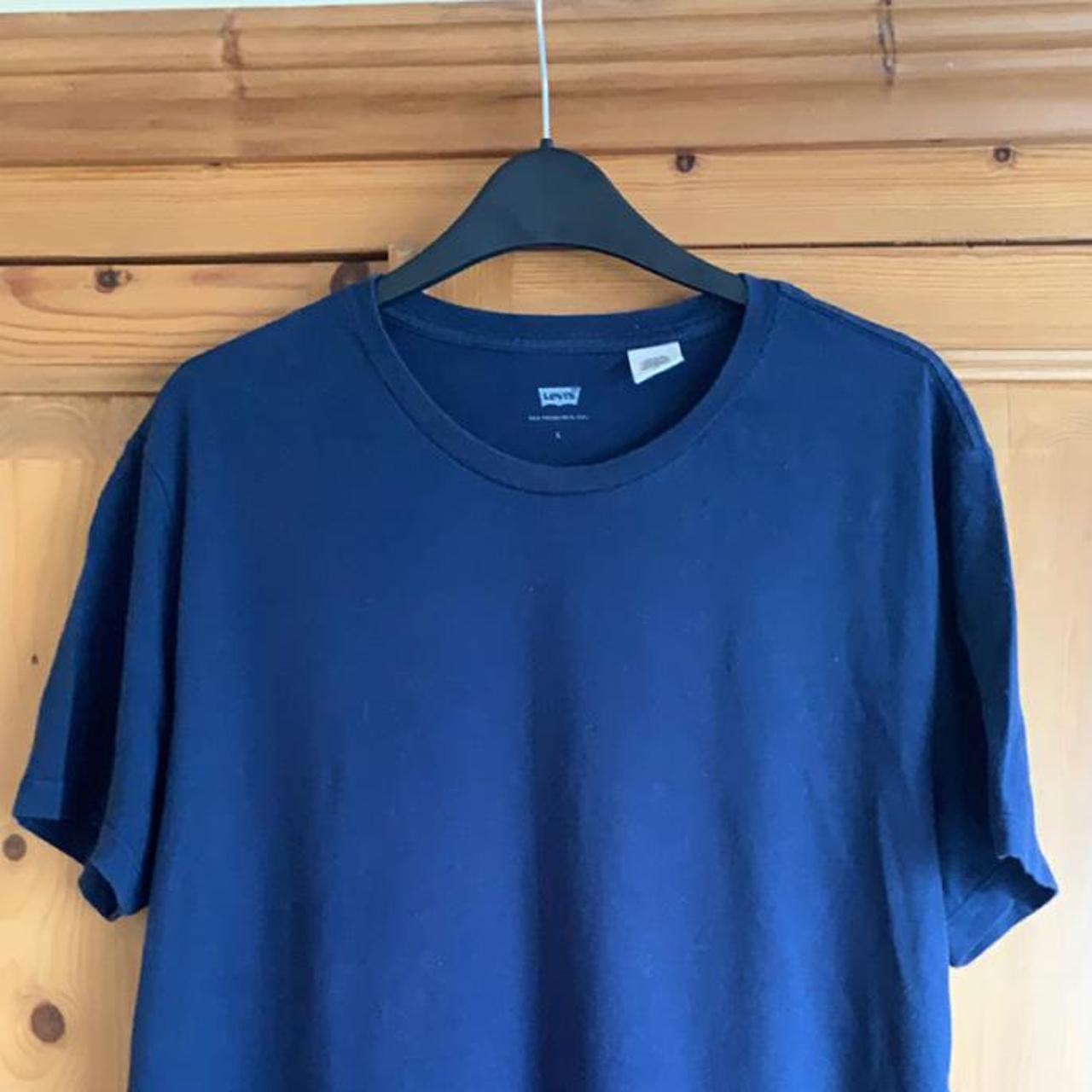 Levi's Men's Blue T-shirt | Depop