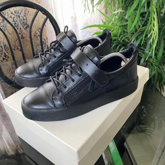 スニーカー GIUSEPPE ZANOTTI FW21 LEATHER TALON SNEAKERS (RM10005_011) Giuseppe Zanotti's 'Talon': The innovative new sneaker