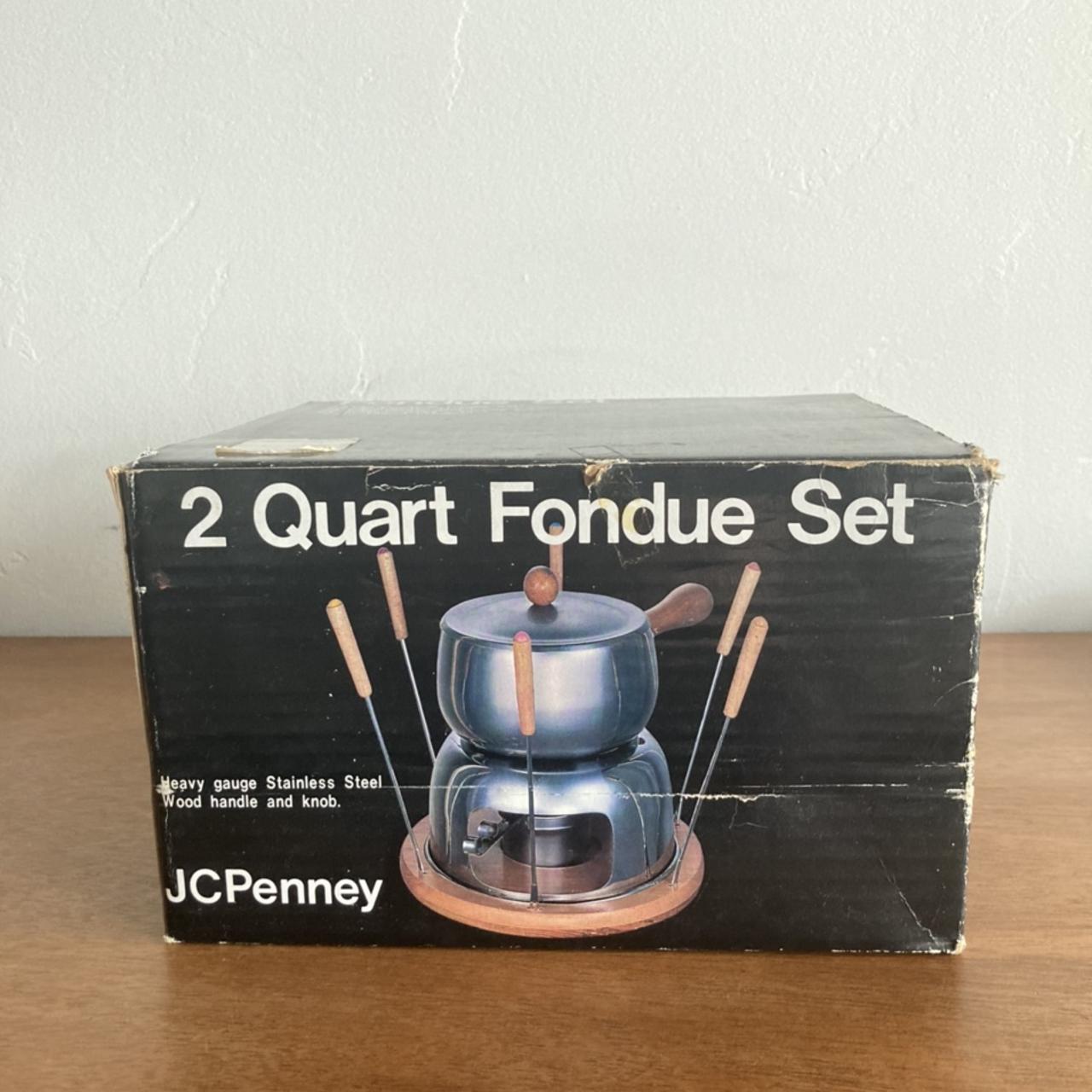 This fondue pot comes with an electric heating base - Depop