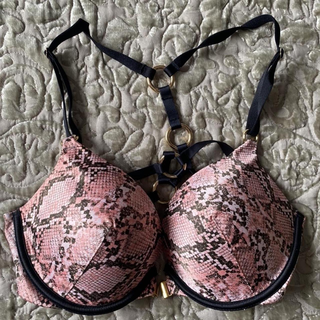 Snakeskin Victoria’s secret padded bra. Size 32c.... - Depop