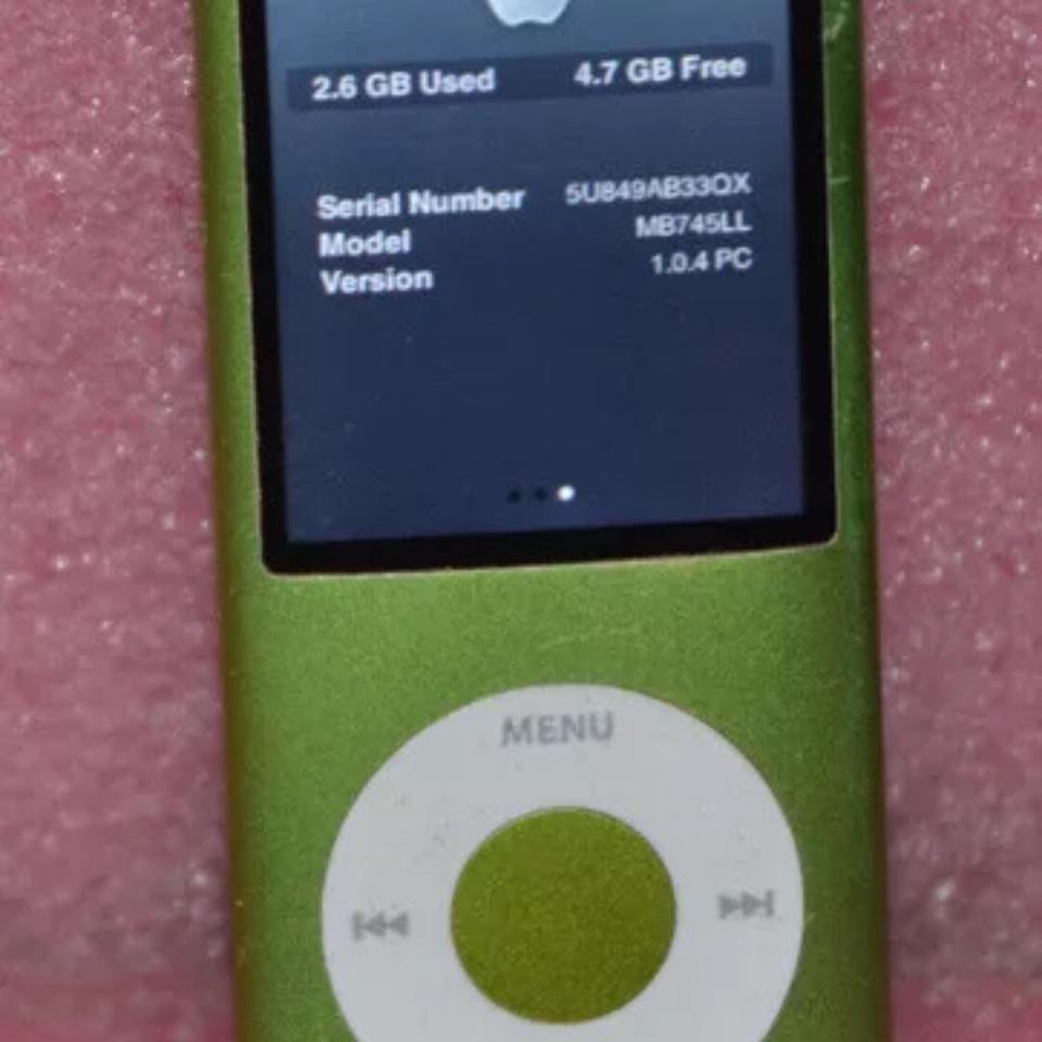 Apple iPod nano 2nd gen green 4gb this little device | Depop
