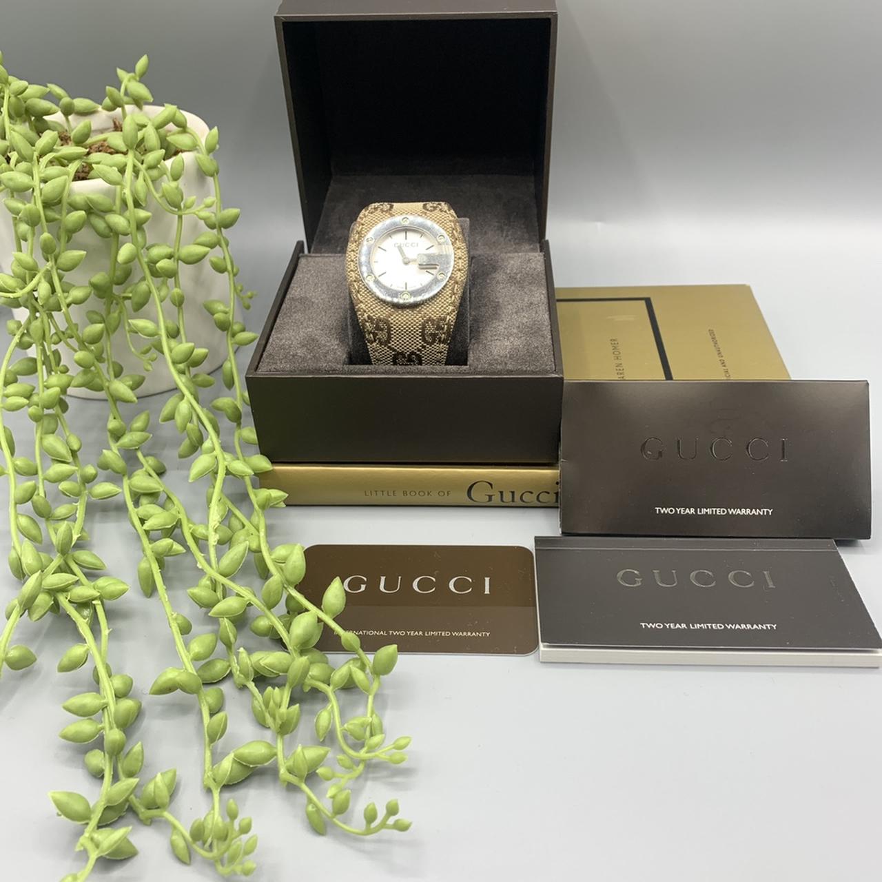 Gucci hot sale monogram watch