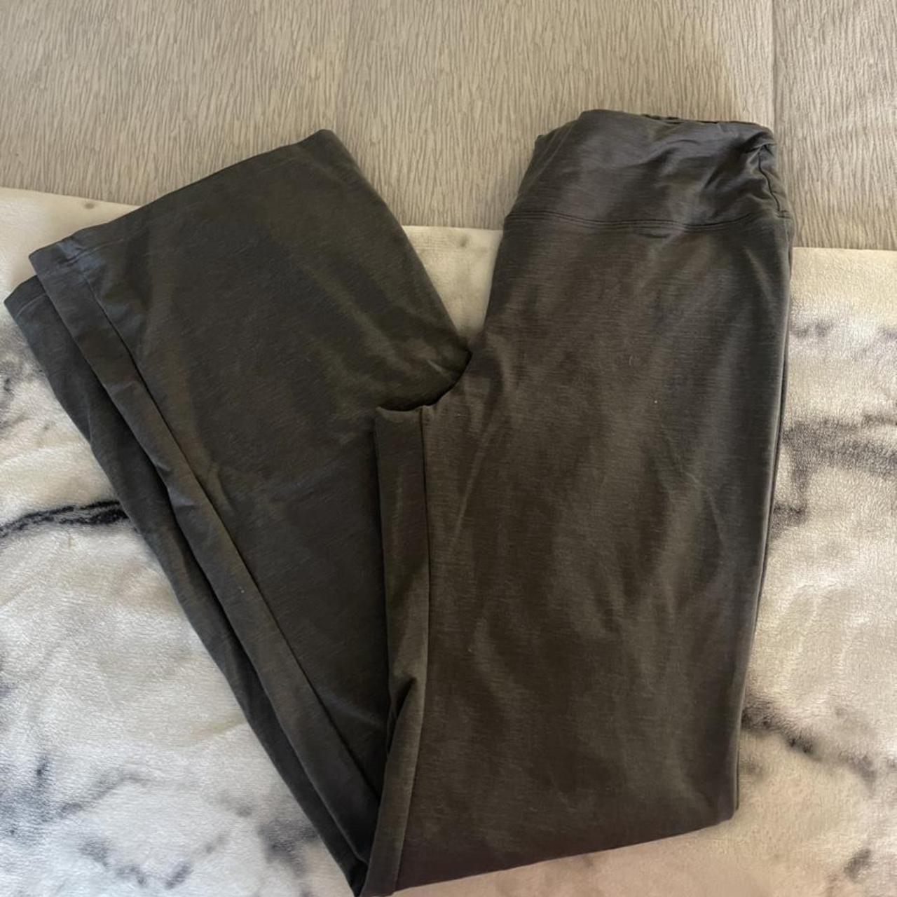 Simple grey yoga pants super comfy target Depop