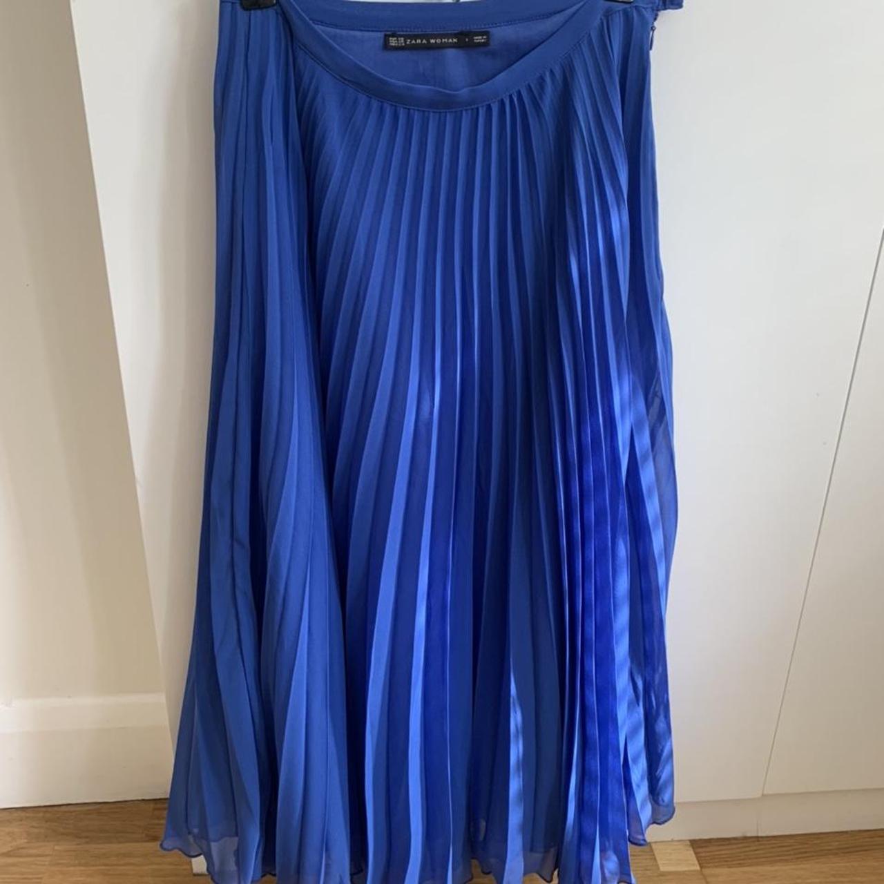 Zara woman blue pleated skirt, size XS midiskirt... Depop