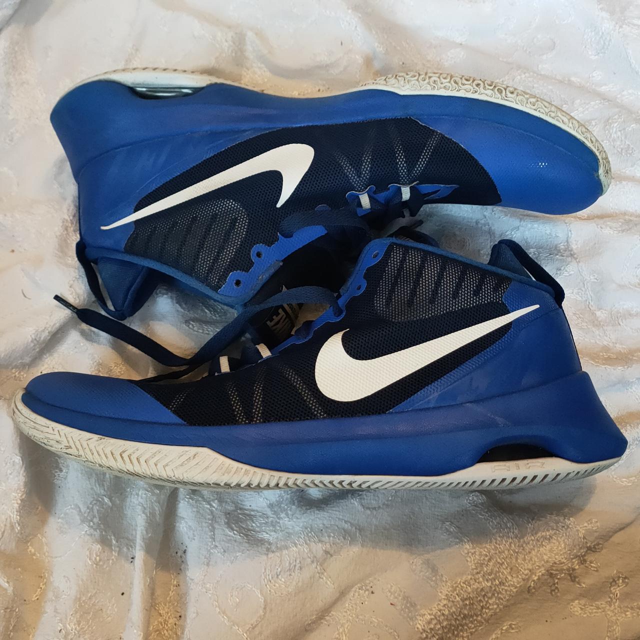 harga nike air versitile 3