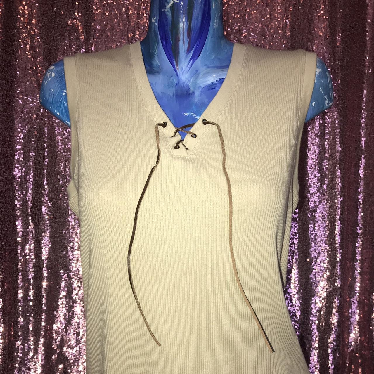 Izod Women's Vest Depop