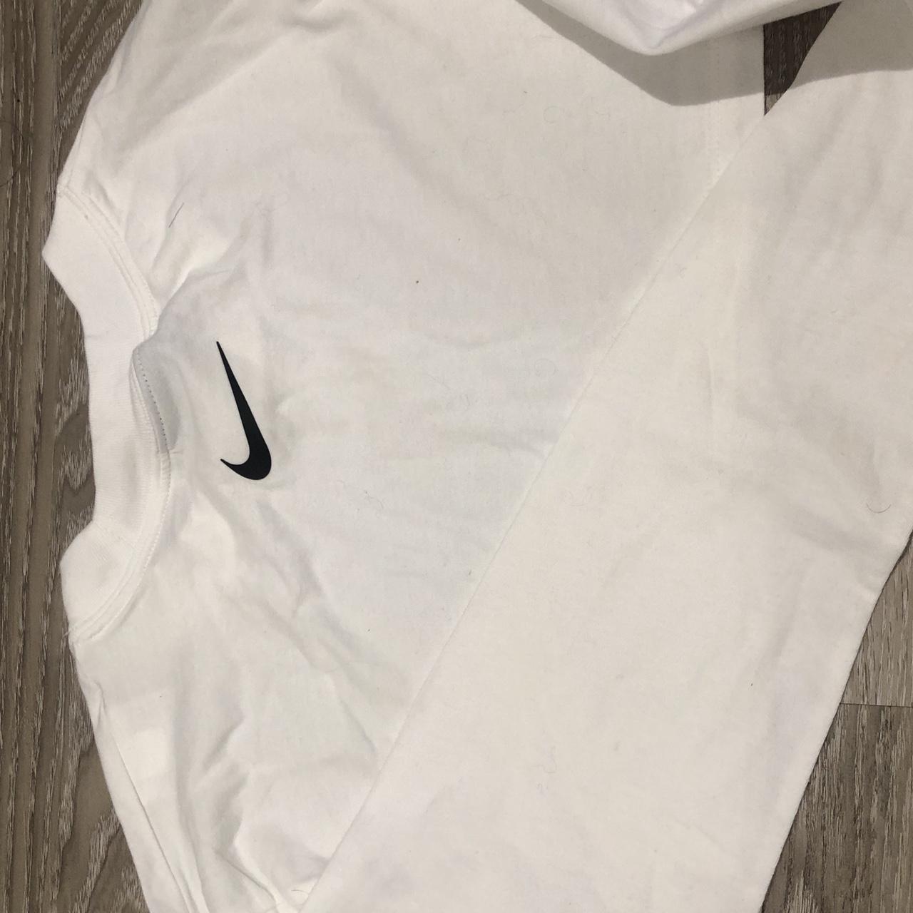 Nike Women's Black and White Crop-top | Depop