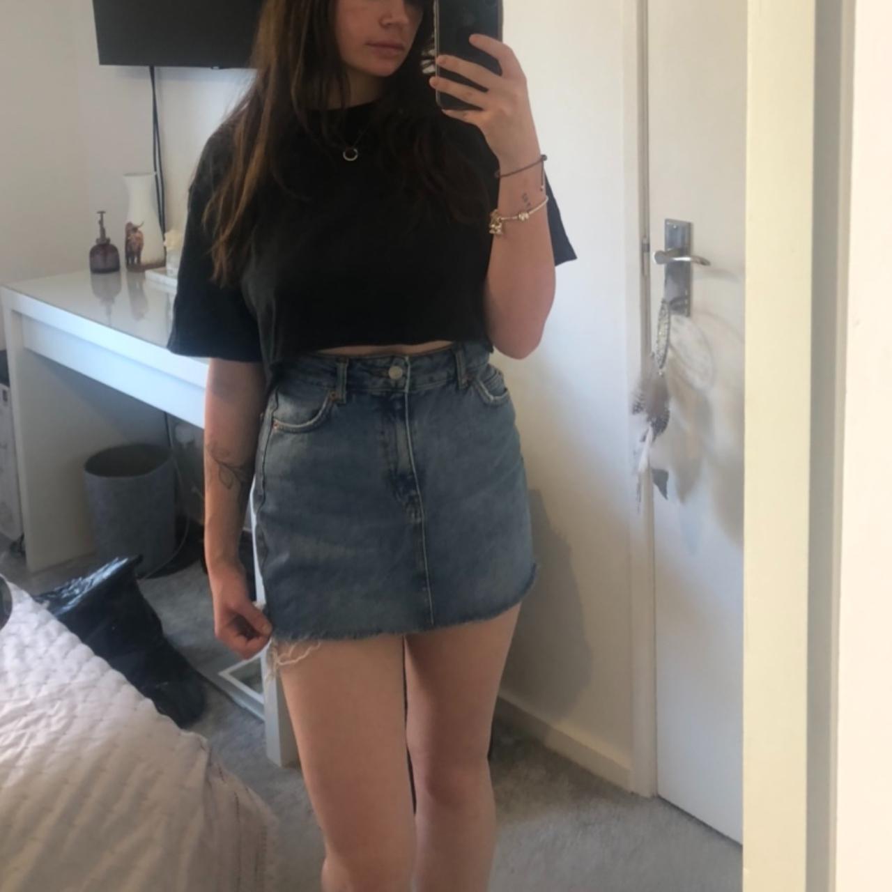 Denim mini hotsell skirt topshop