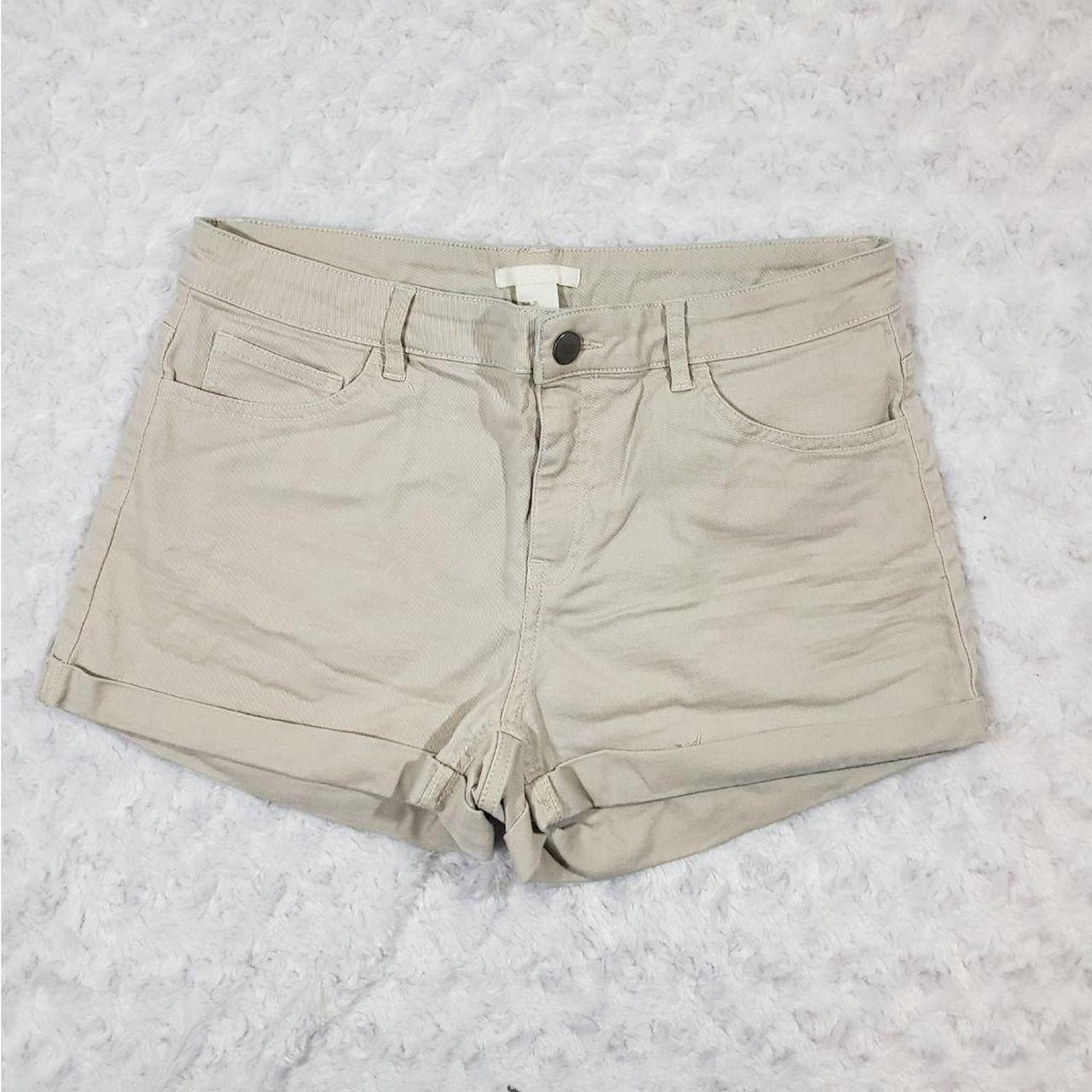 H&M Women's Tan and Cream Shorts | Depop