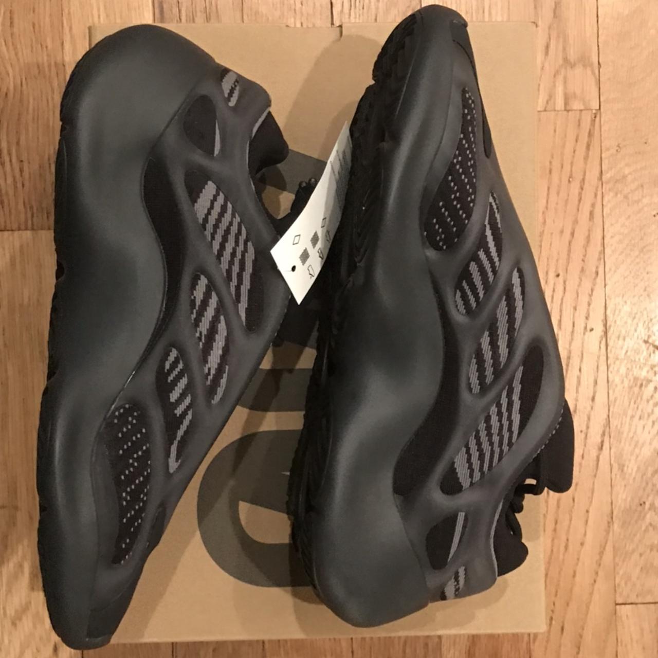 adidas kanye west 700