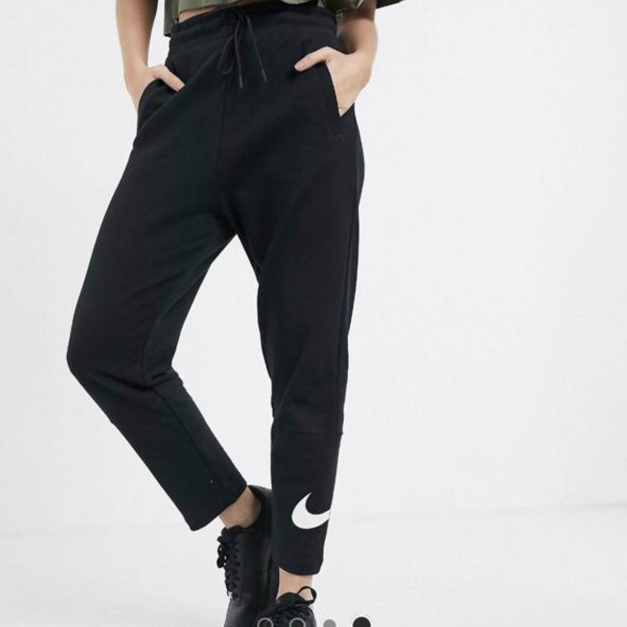 Nike swoosh black online joggers