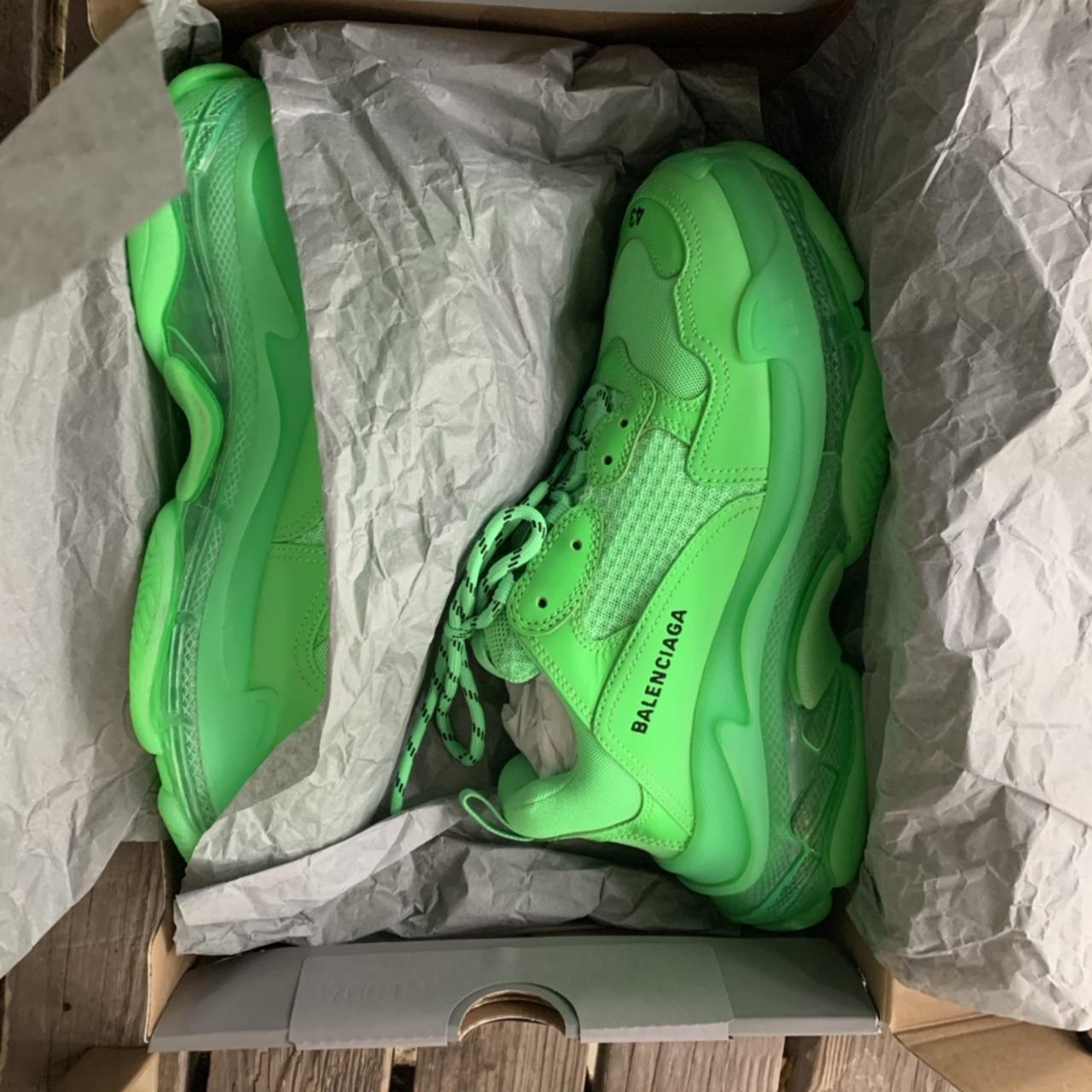 Balenciaga triple s hot sale neon green clear sole