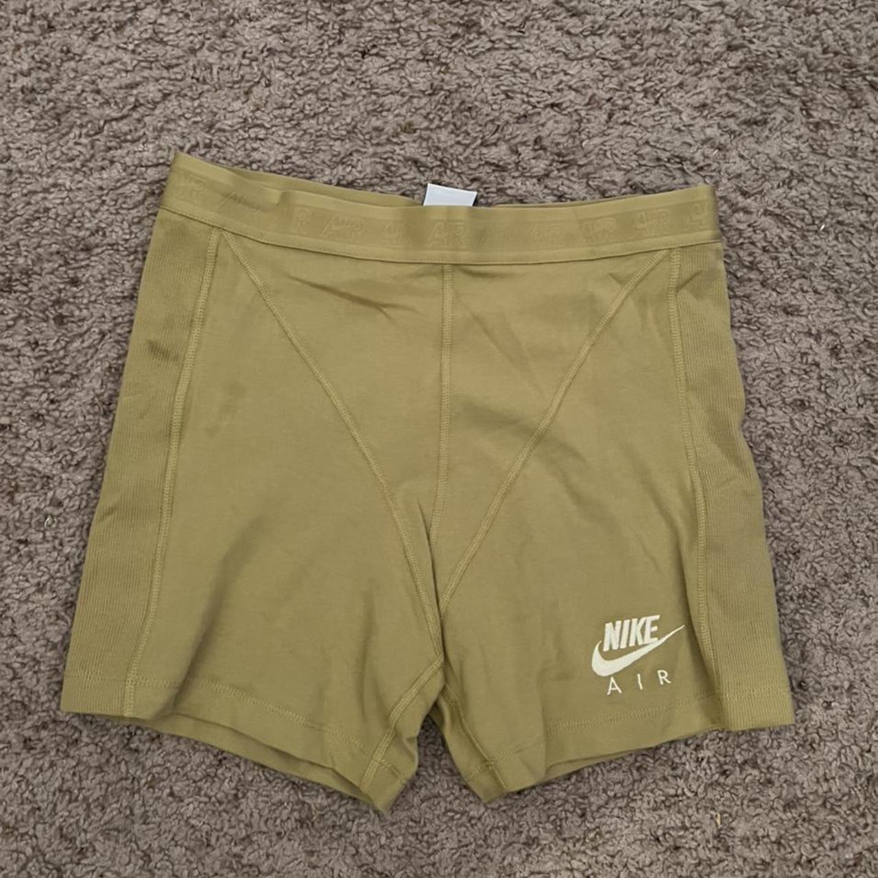 size nike shorts