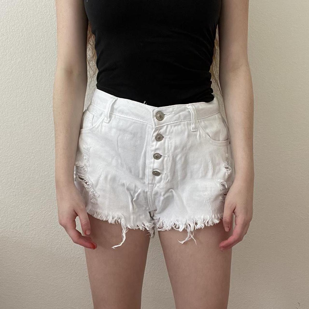 🦢 white shorts 🦢 size: small / brand: papaya 🦢 white... - Depop