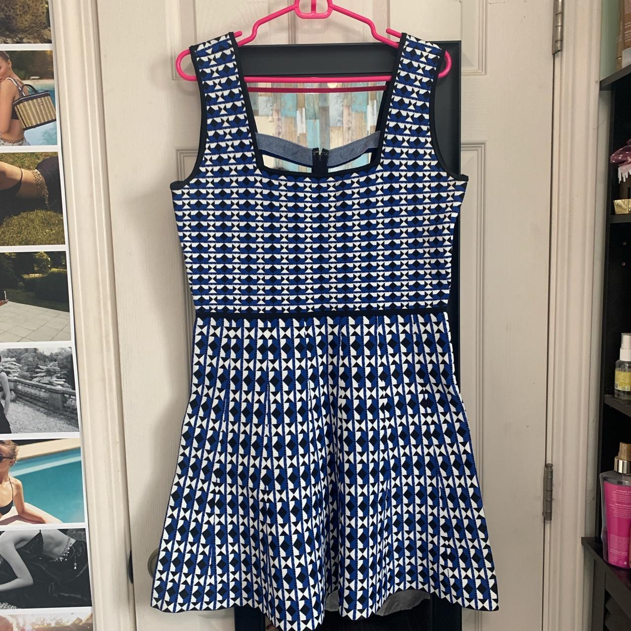 Beautiful Flowey summer dress. BCBG Max Azria size Depop