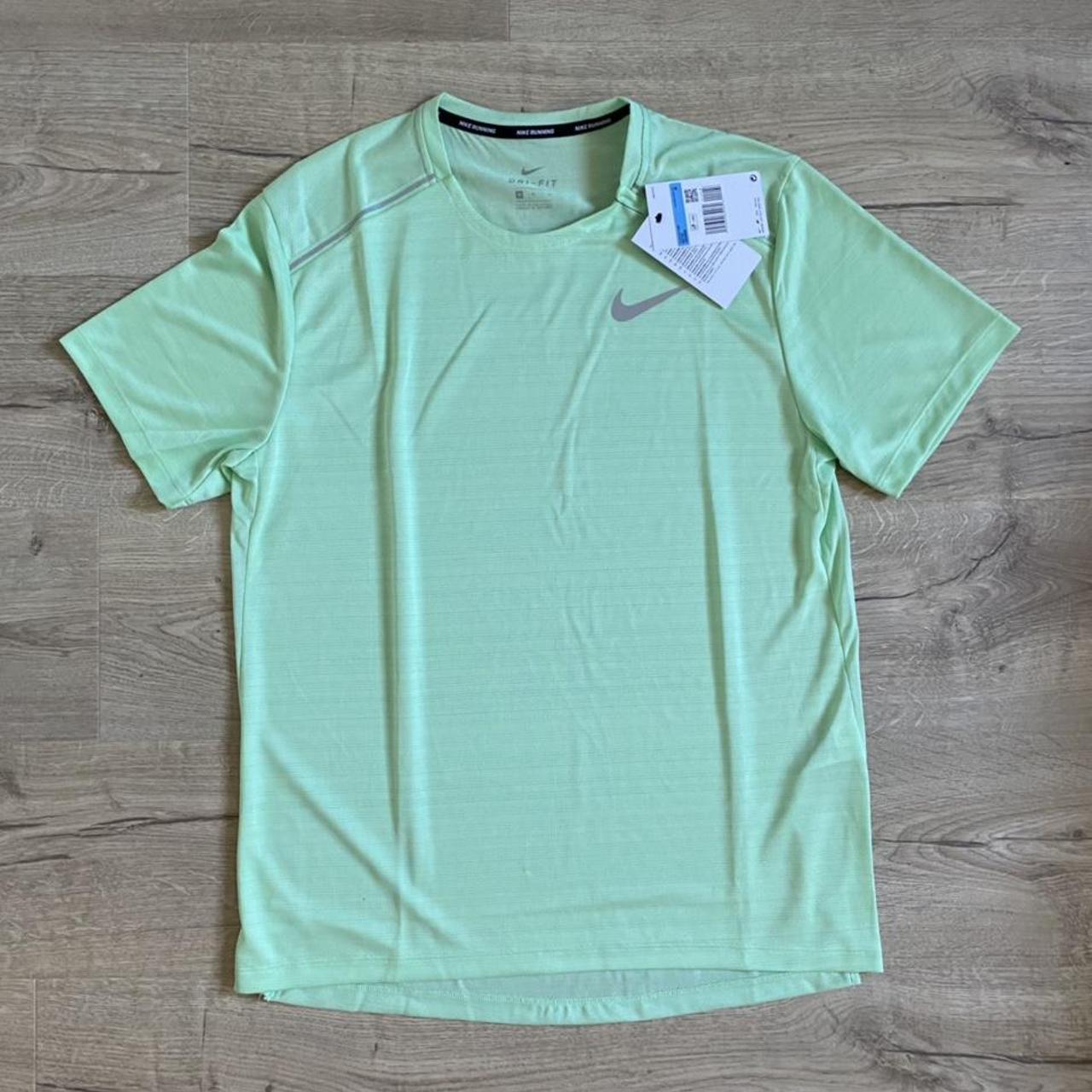 Nike Men's Green T-shirt (2)