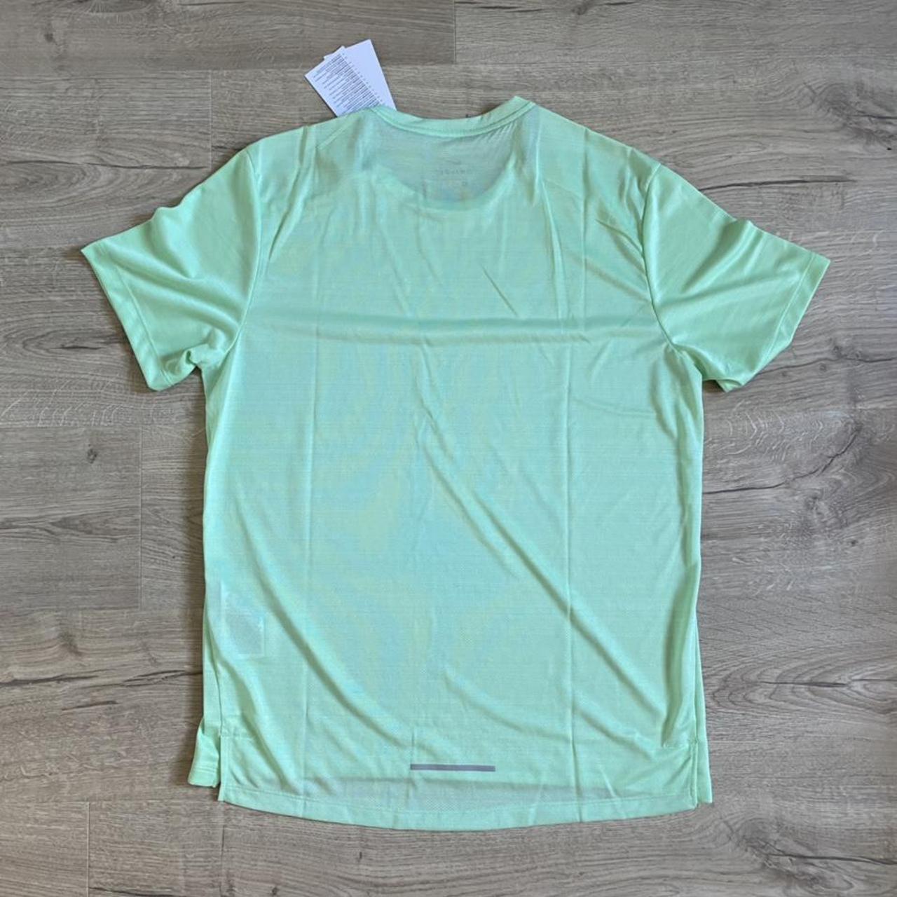 Nike Men's Green T-shirt (3)