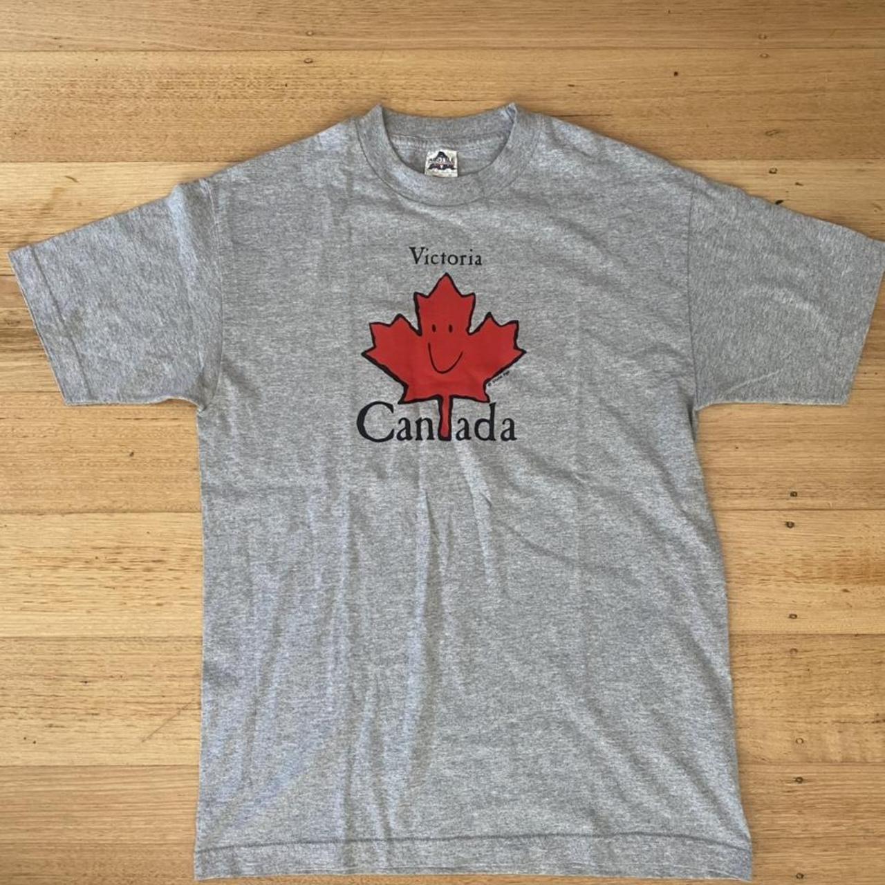 Canada Tourist T-shirt Cute design! Size Medium - Depop