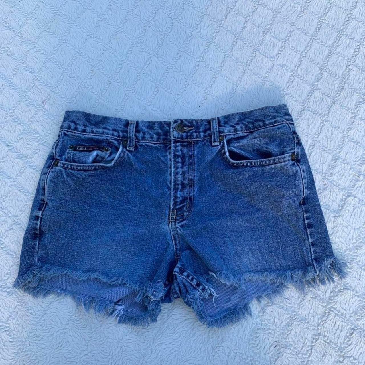 90’s/y2k shorts in perfect condition. Waist 30” rise... - Depop