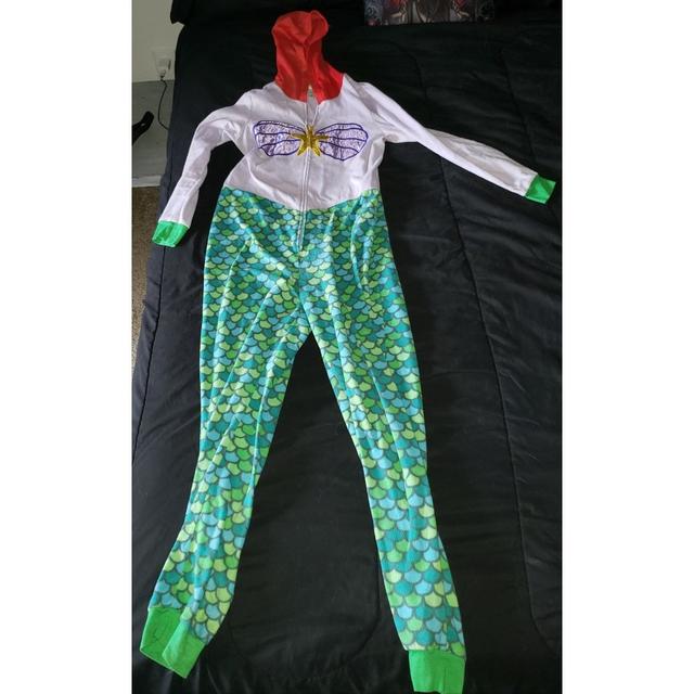 The little mermaid onesie pajamas zip up has a Depop