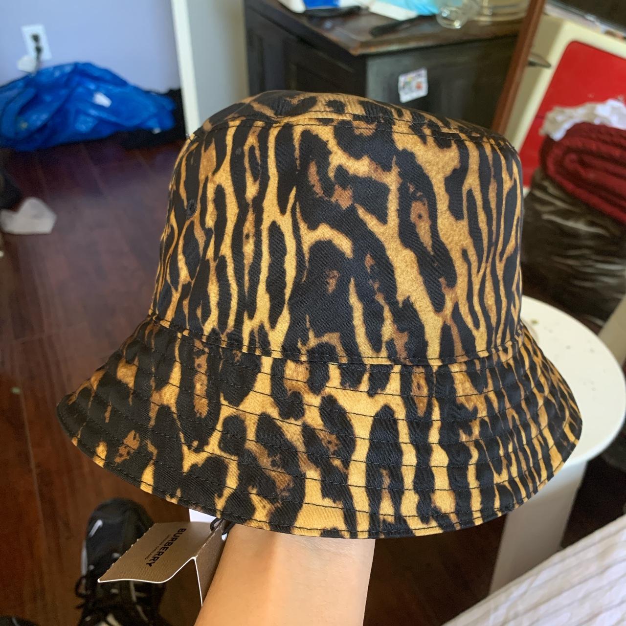 Burberry laminated clearance hat