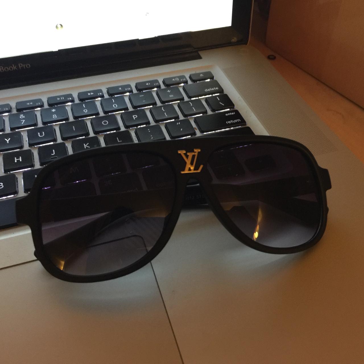 Sunglasses Louis Vuitton Brown in Wood - 25686694
