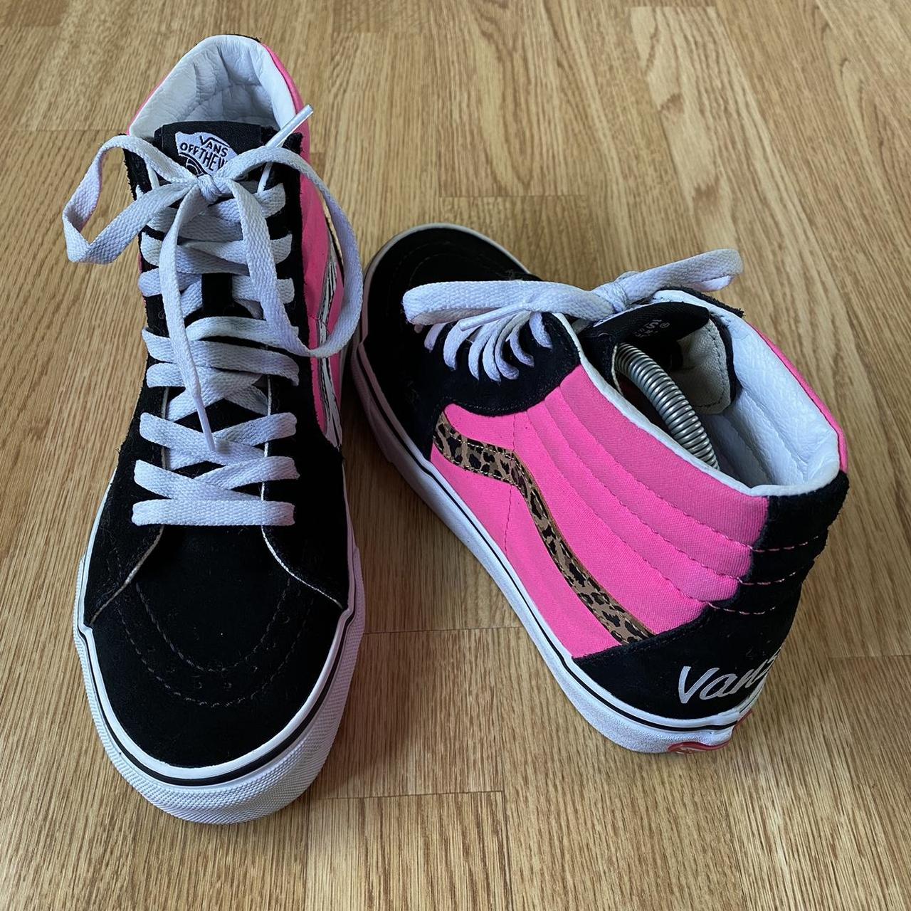 Vans Women's Black and Pink Trainers | Depop