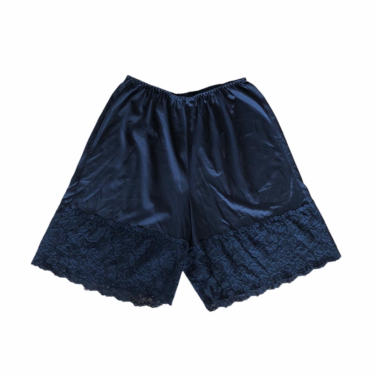 Vintage lace hem slip shorts by Illusion 🖤 elastic - Depop