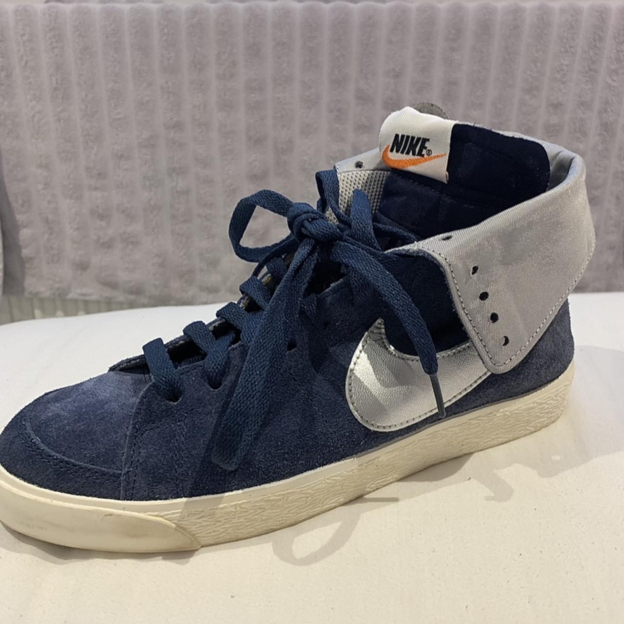 womens navy blue nike trainers