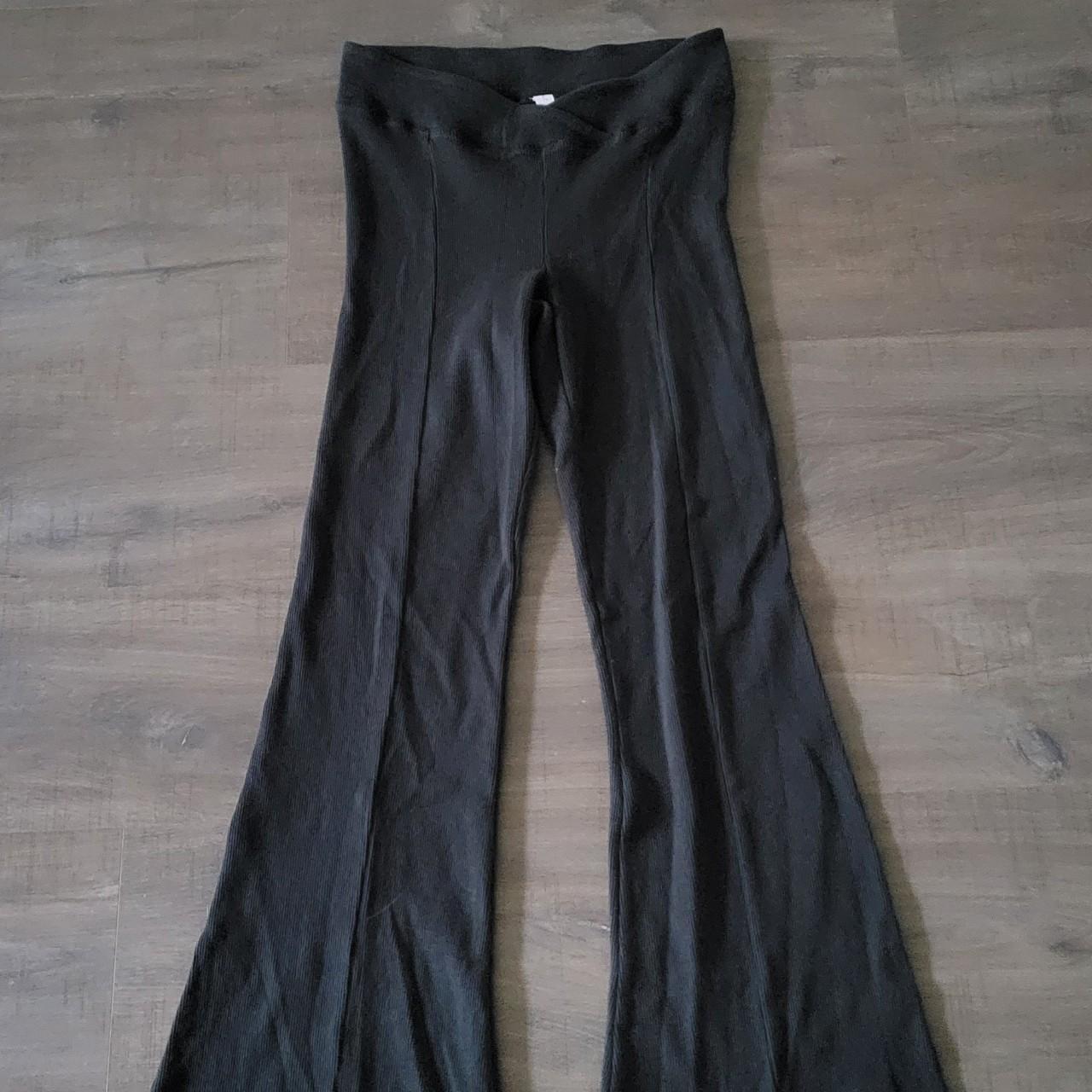 BNWT urban outfitters flared leggings, size large... Depop