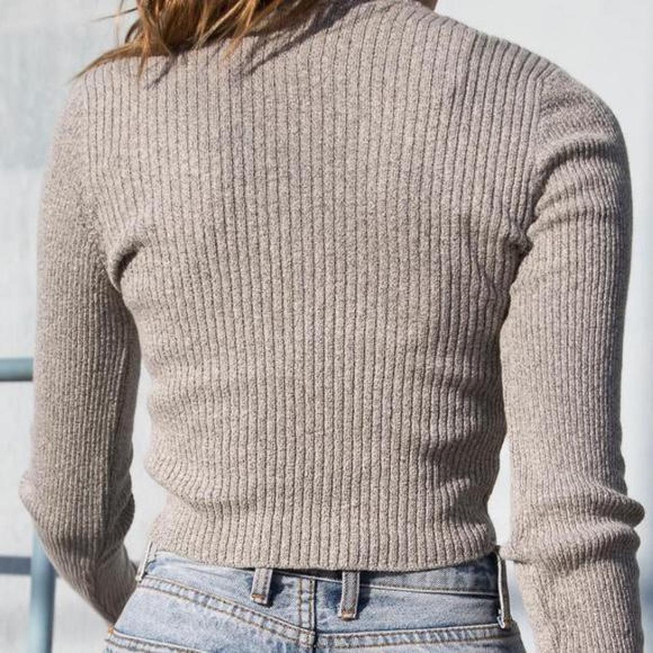 BRANDY MELVILLE Milena ribbed cropped gray long sleeve V-neck sweater K8
