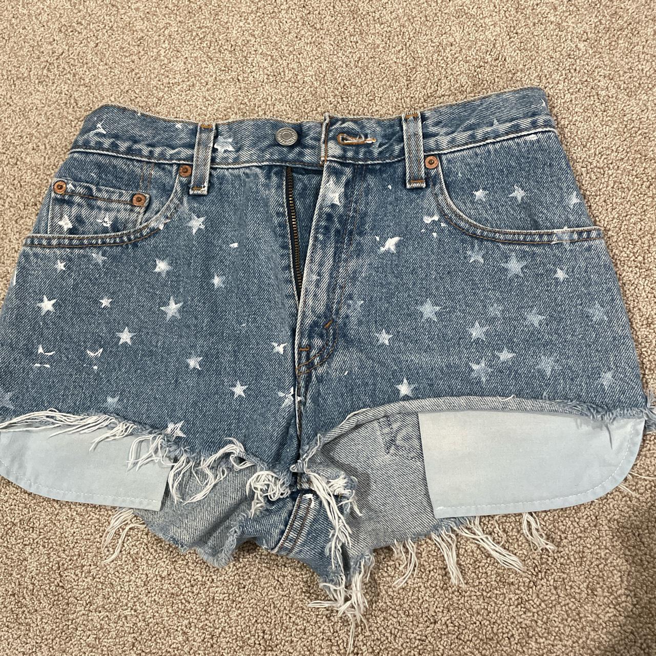 cutting levi jeans into shorts