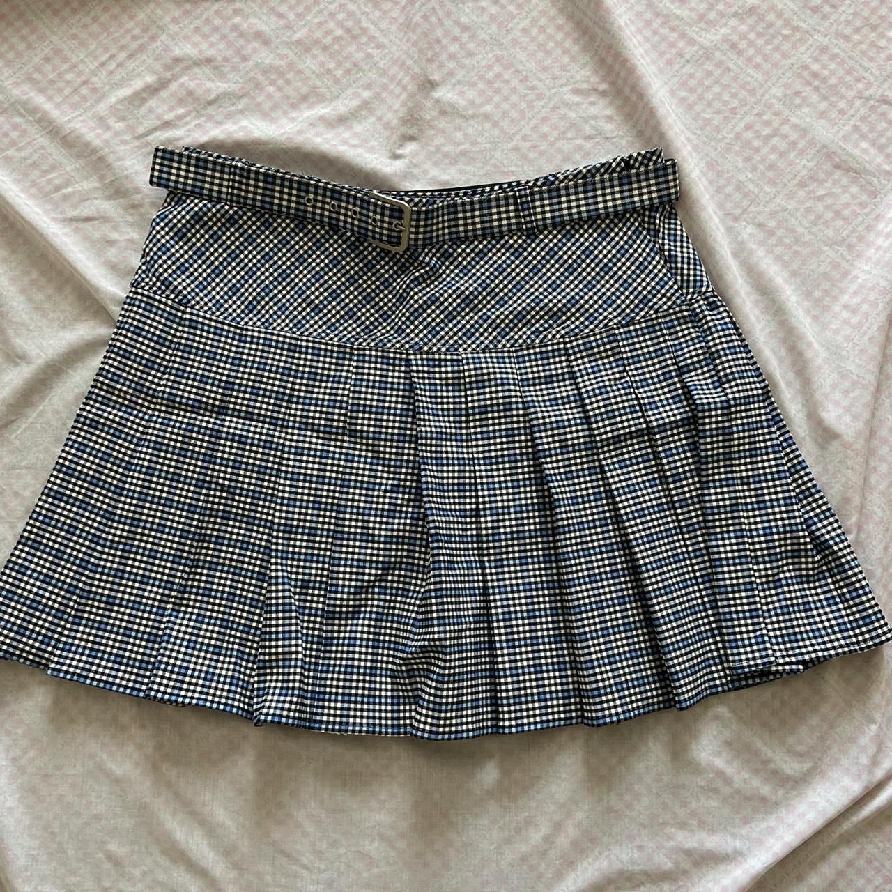 Plaid school girl pleated skirt w a belt 🦋 20” waist... - Depop