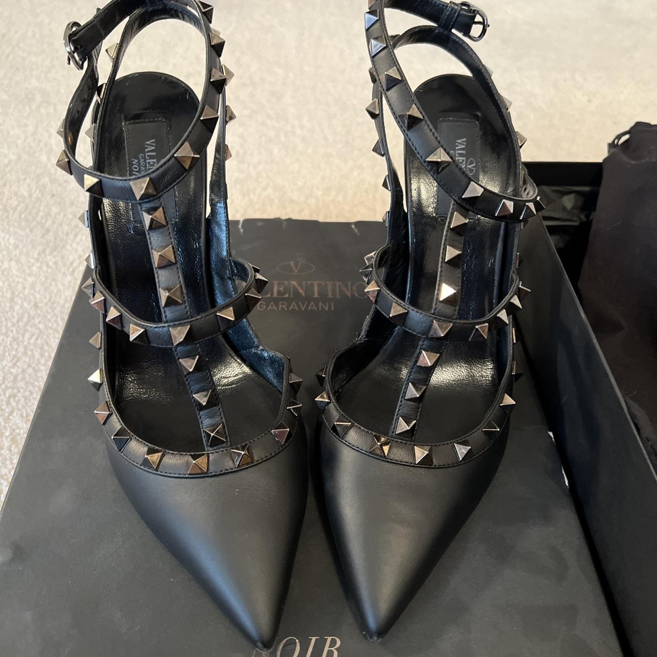 Valentino Women's Black Courts | Depop