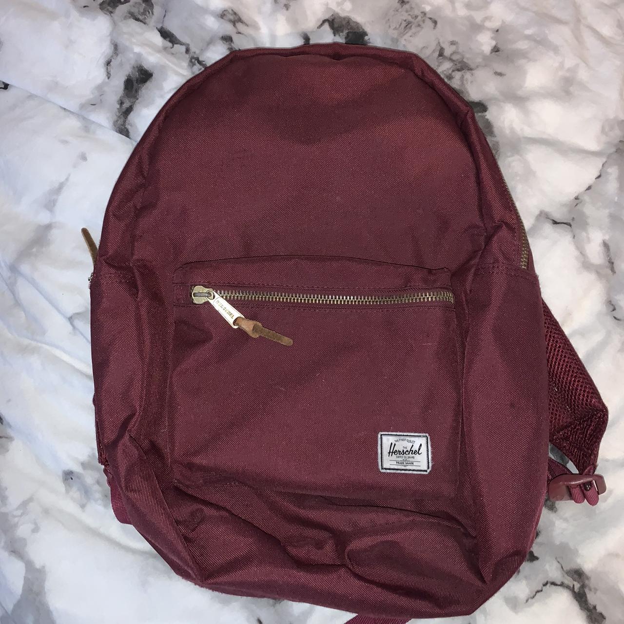Herschel burgundy school bag in great condition no ... - Depop