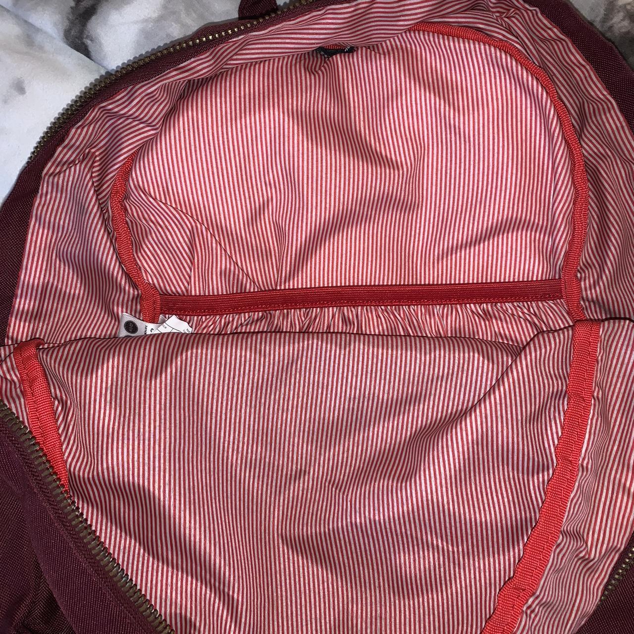 Herschel burgundy school bag in great condition no ... - Depop