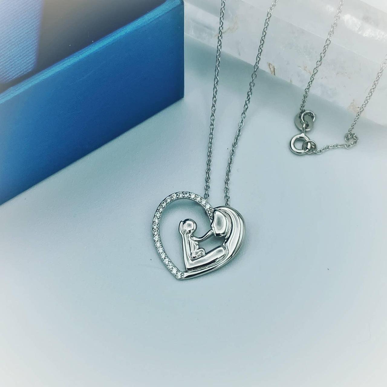 Stylish Mom and Child Necklace: A Symbol of Love and Connection