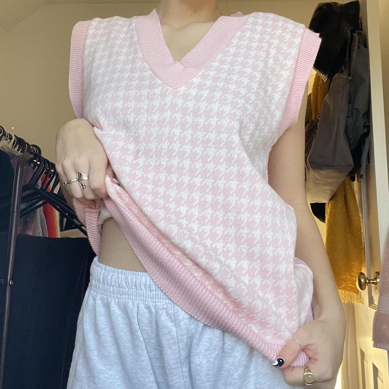 Super cute pink dogtooth sweater vest !! 🍒 Size S/M... Depop