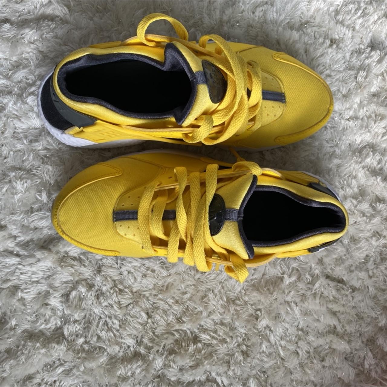 womens yellow nike trainers