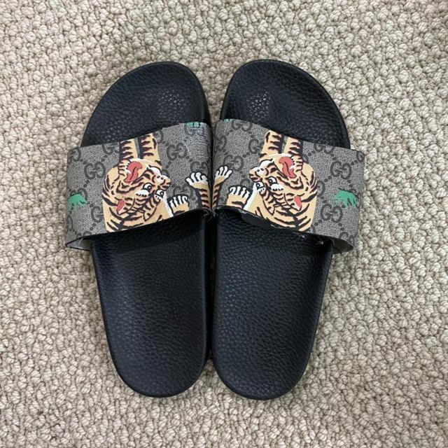 Gucci slides hot sale with tiger