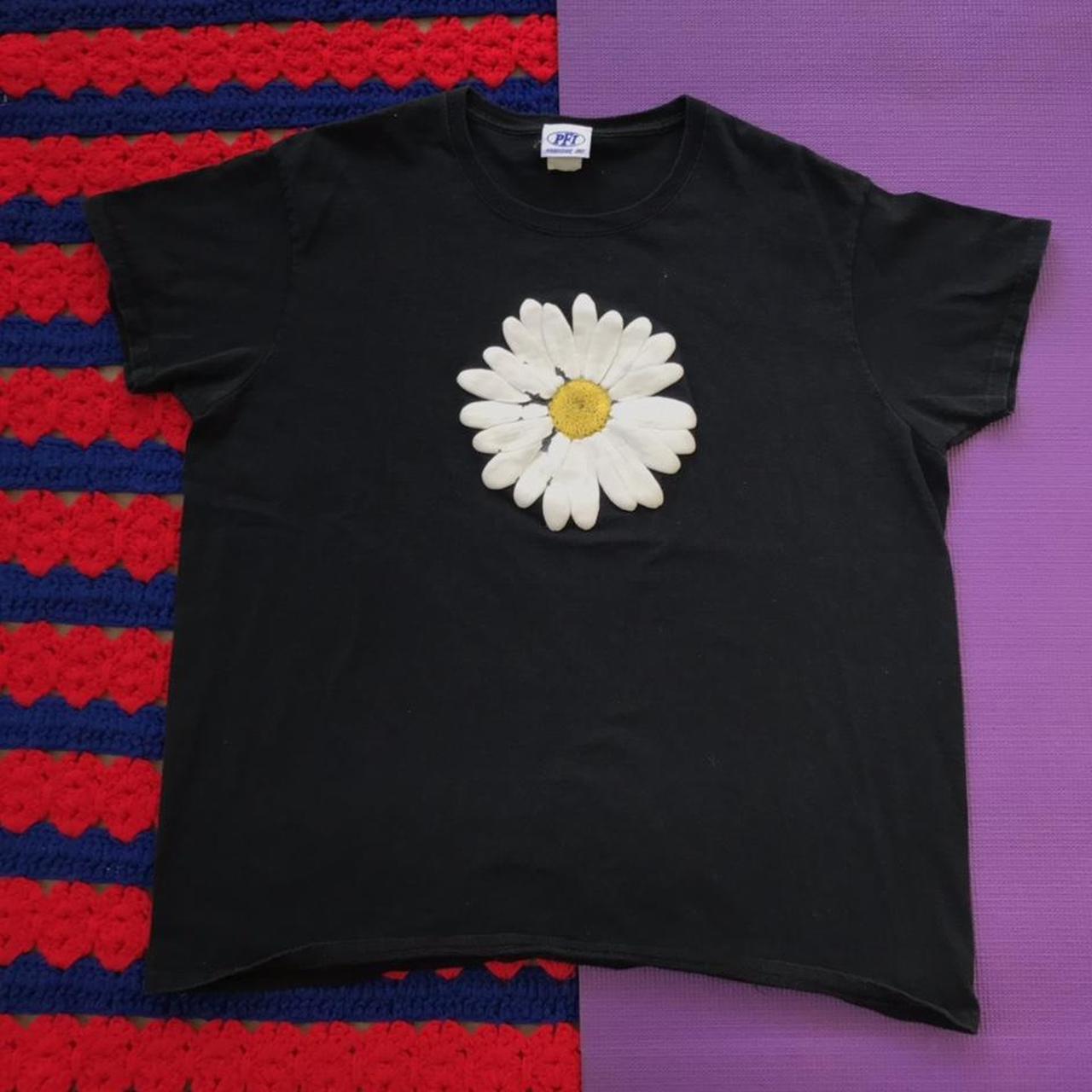Vintage 90s Daisy flower puff print tee shirt... - Depop