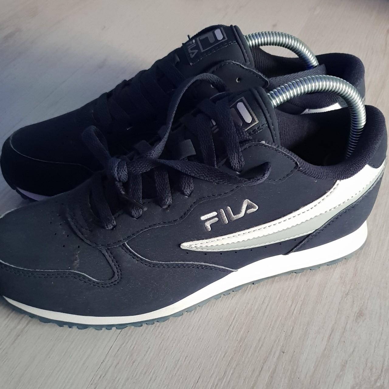 Fila trainers 2025 black and white