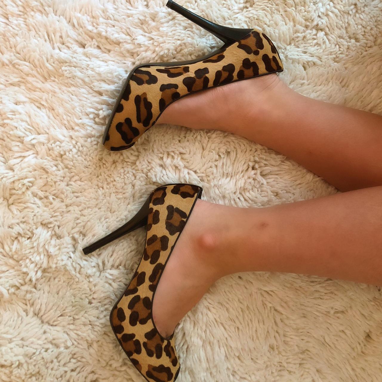 stuart weitzman leopard pumps